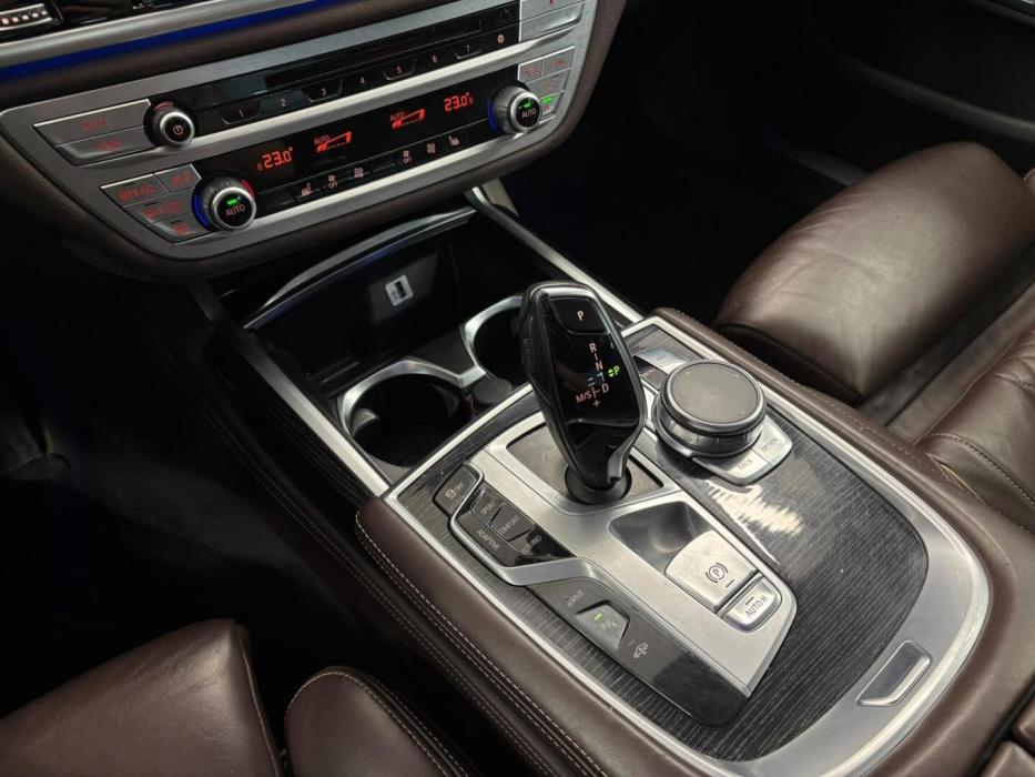 BMW 740 2017