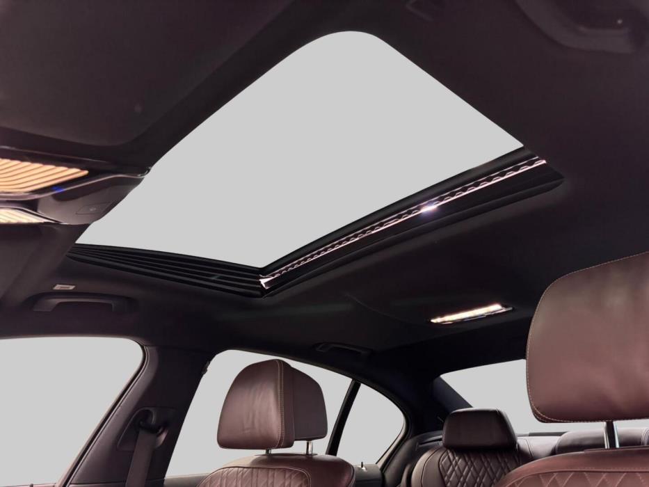 BMW 740 2017