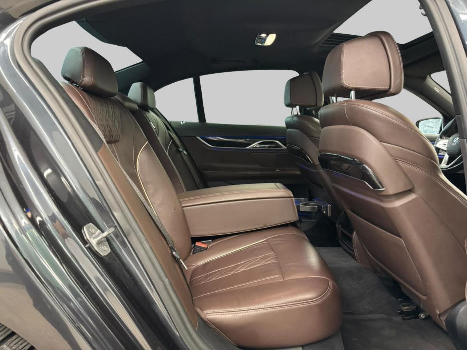 BMW 740 2017