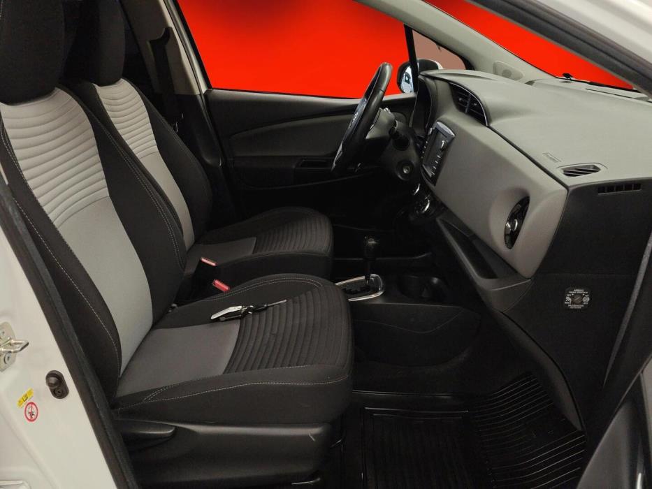 TOYOTA Yaris 2019