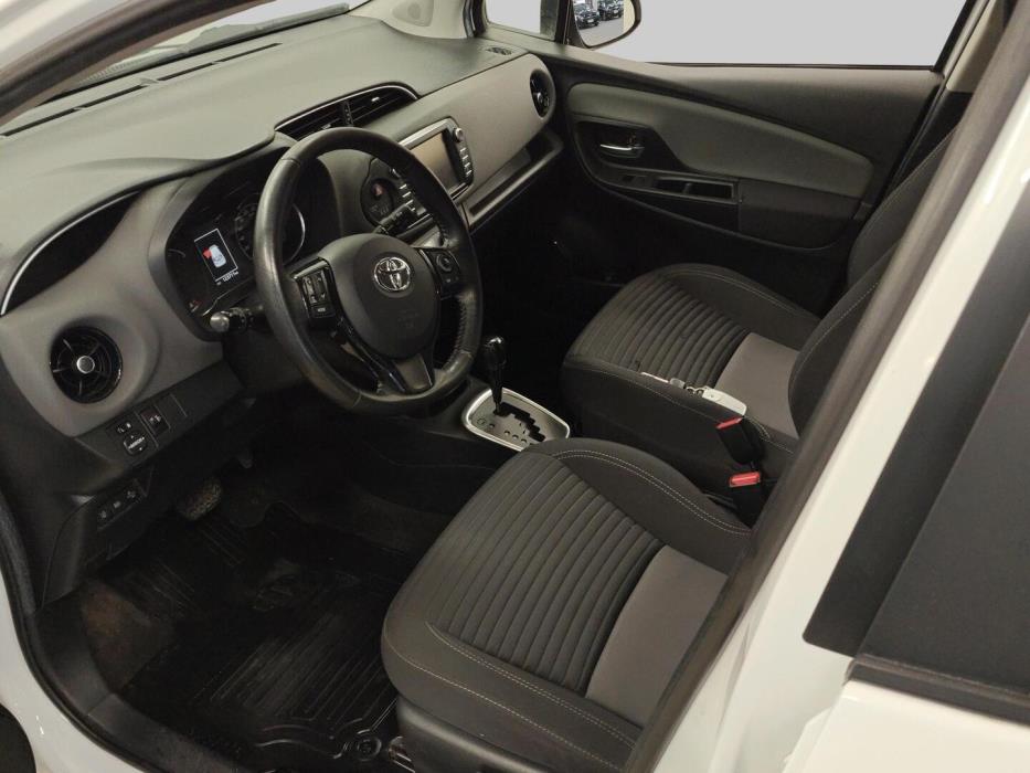 TOYOTA Yaris 2019