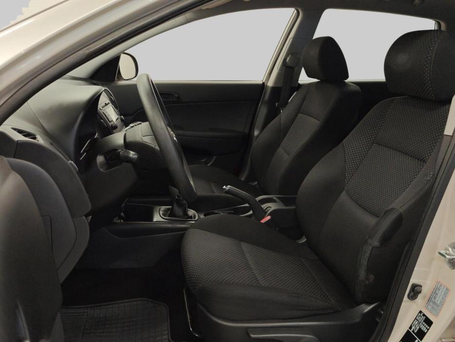 HYUNDAI i30 2010