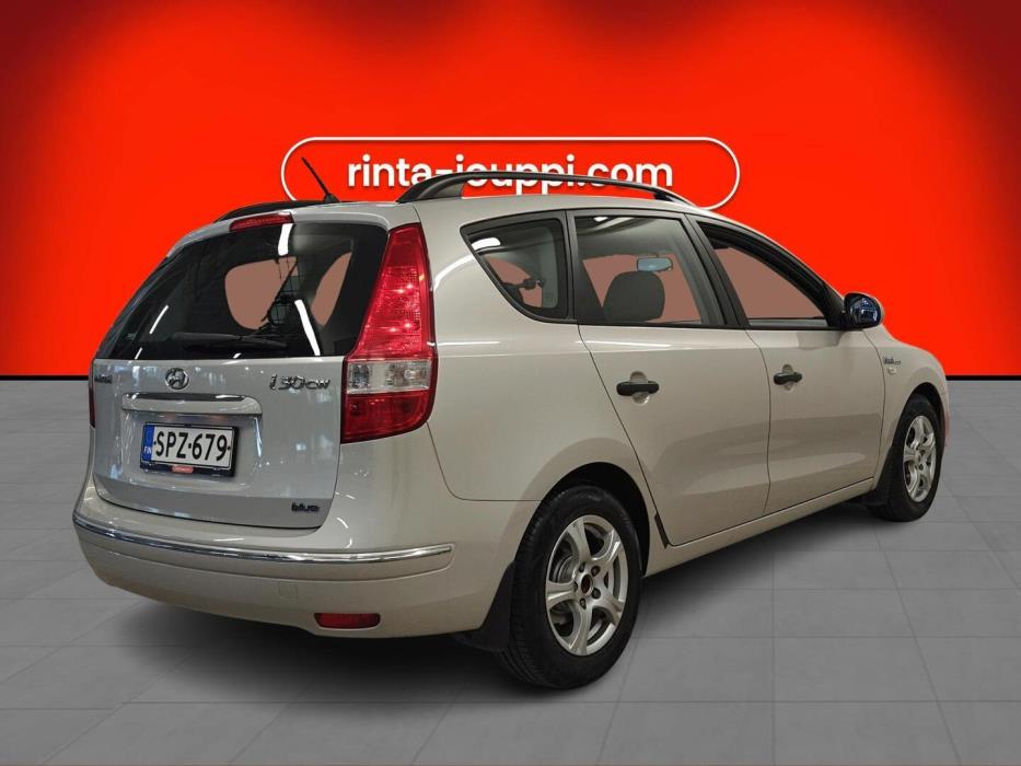 HYUNDAI i30 2010
