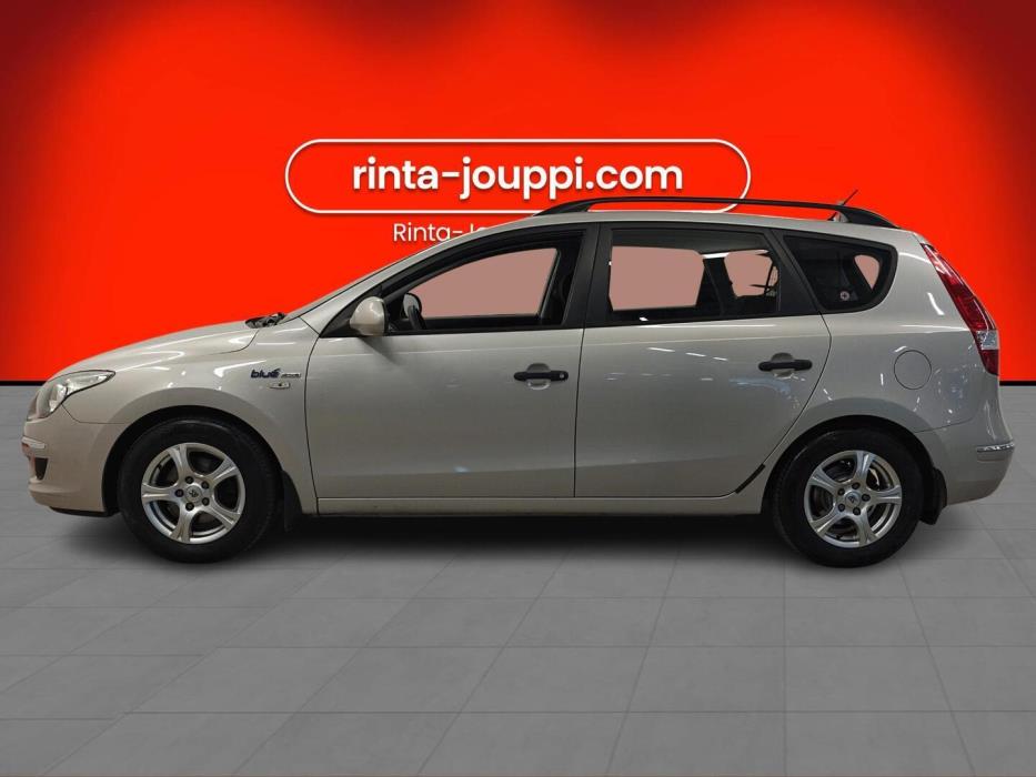 HYUNDAI i30 2010