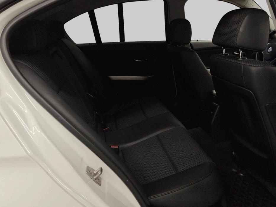 BMW 320 2010