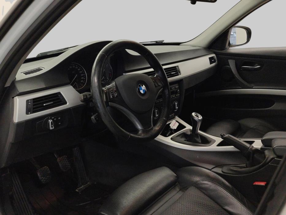 BMW 320 2010