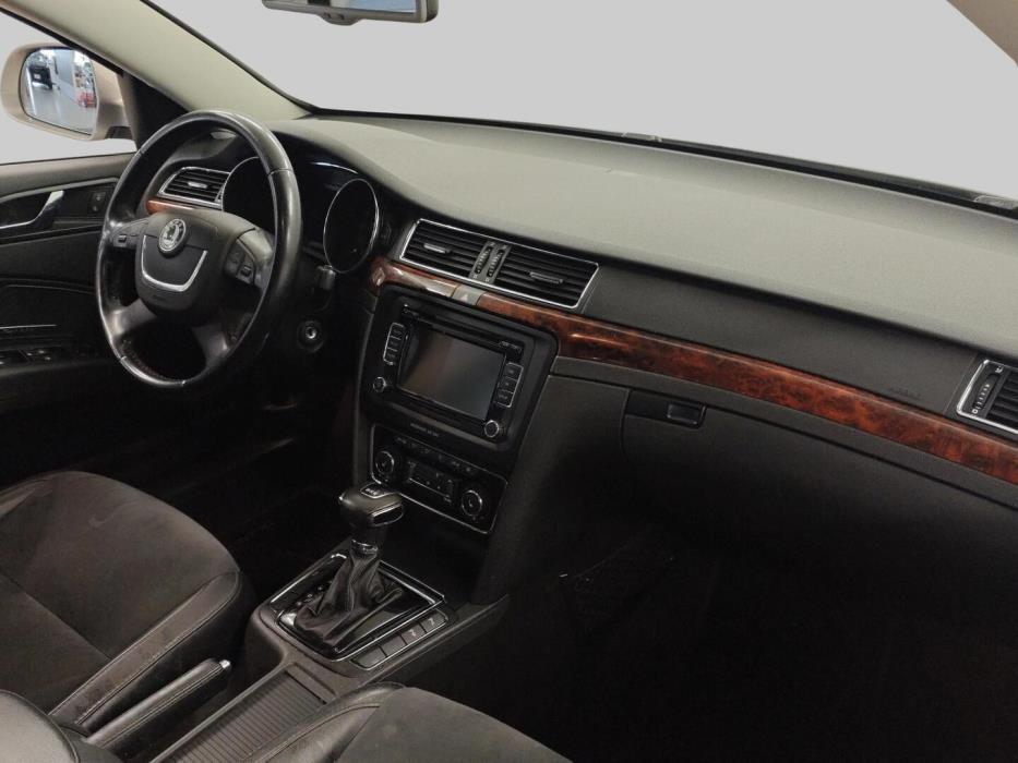 SKODA Superb 2010