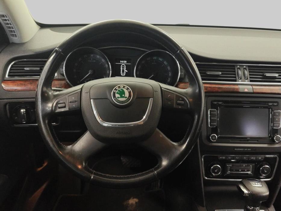 SKODA Superb 2010