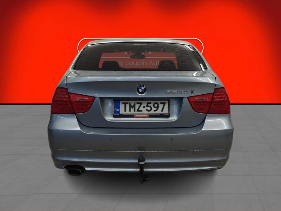 BMW 320 2011