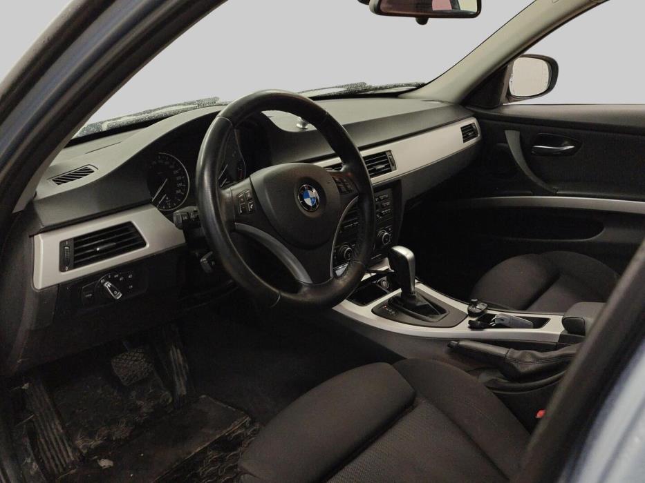 BMW 320 2011