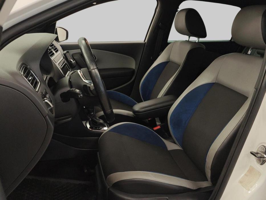 VOLKSWAGEN Polo 2014