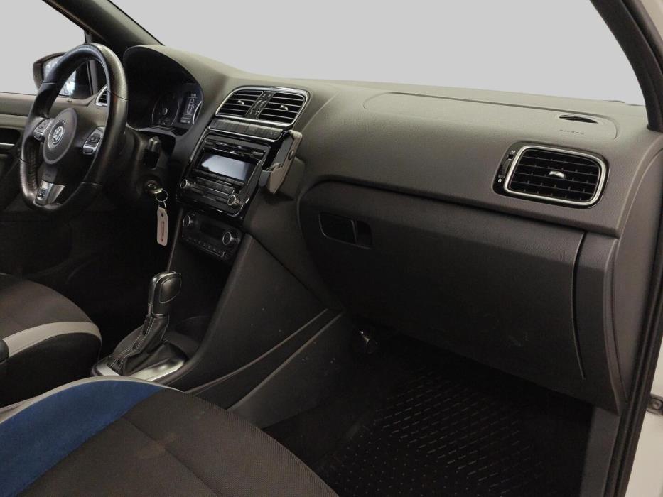 VOLKSWAGEN Polo 2014