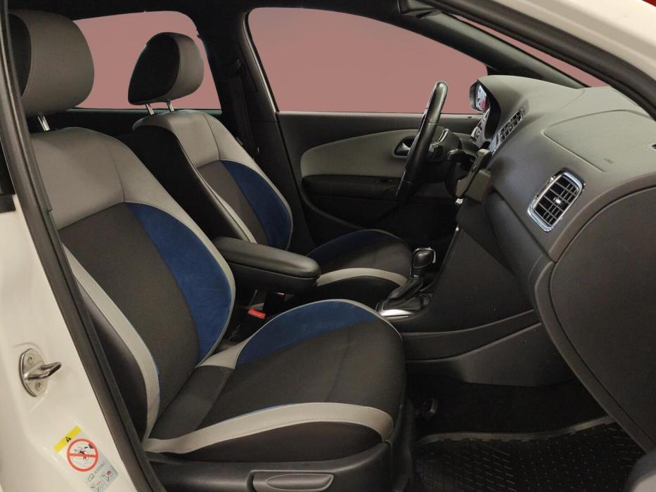 VOLKSWAGEN Polo 2014