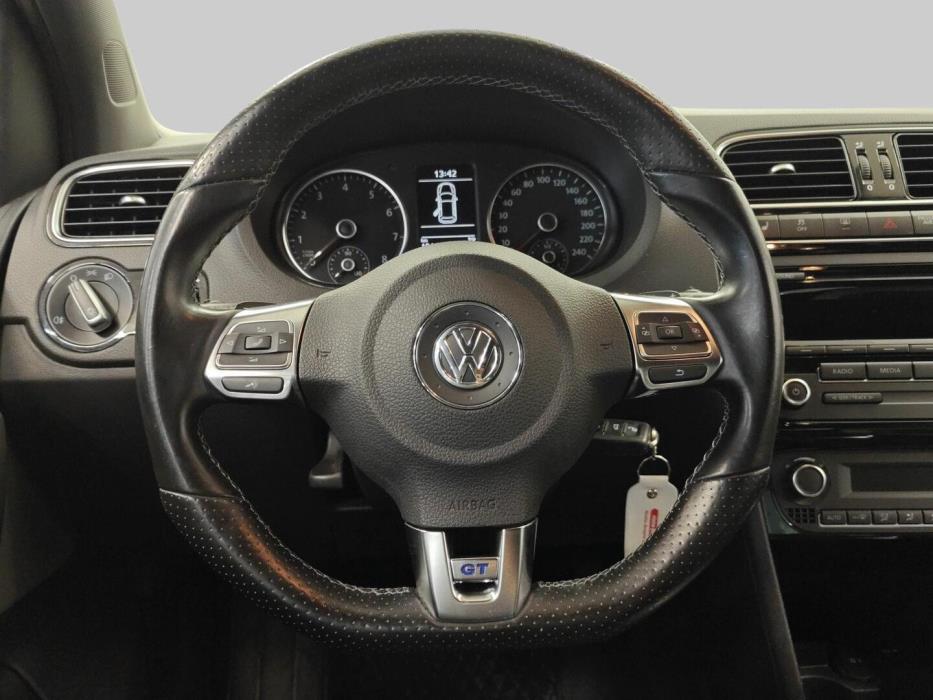 VOLKSWAGEN Polo 2014
