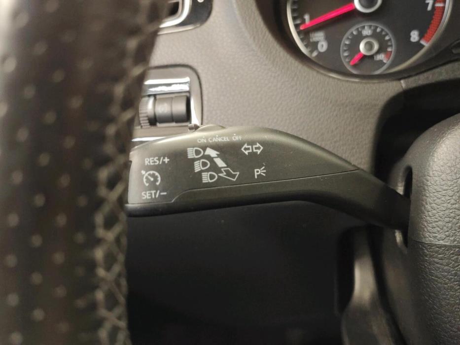 VOLKSWAGEN Polo 2014