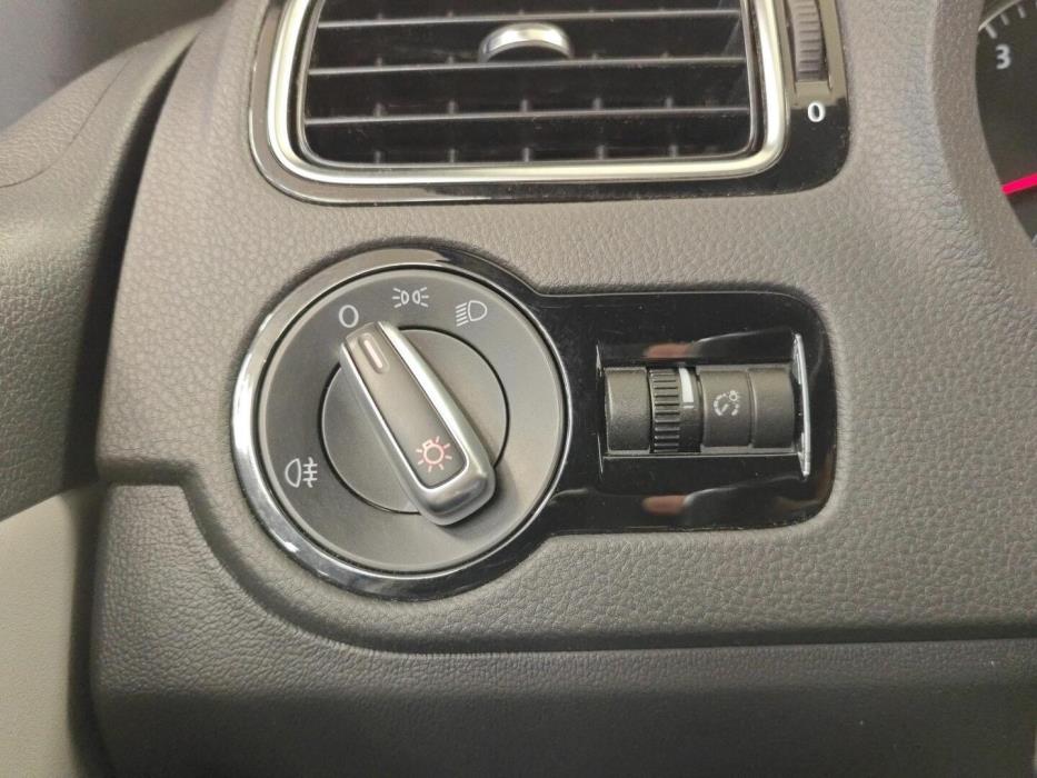 VOLKSWAGEN Polo 2014