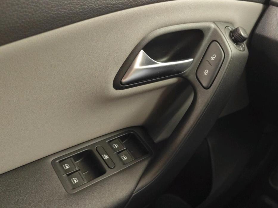 VOLKSWAGEN Polo 2014