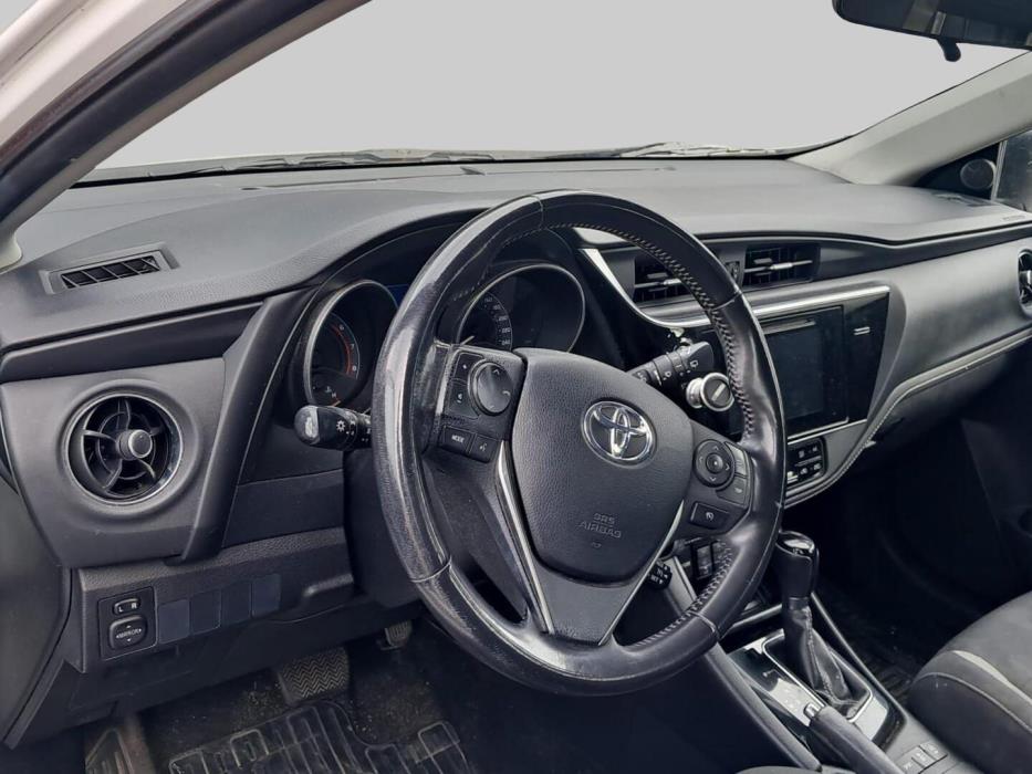 TOYOTA Auris 2015