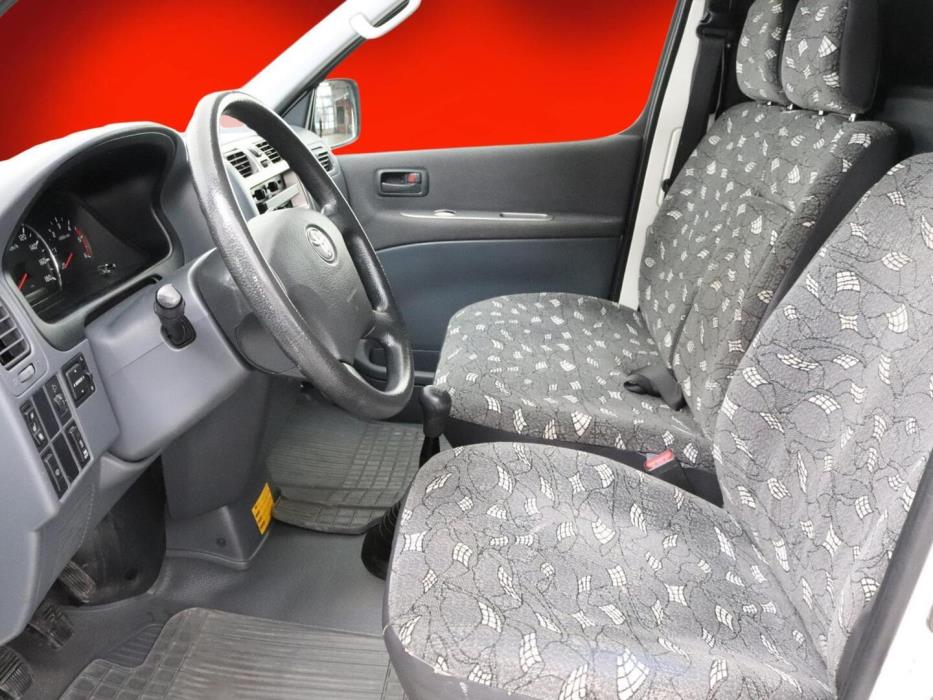 TOYOTA Hiace 2010