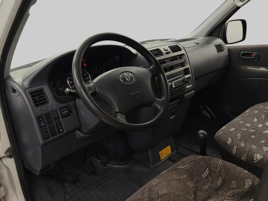 TOYOTA Hiace 2010