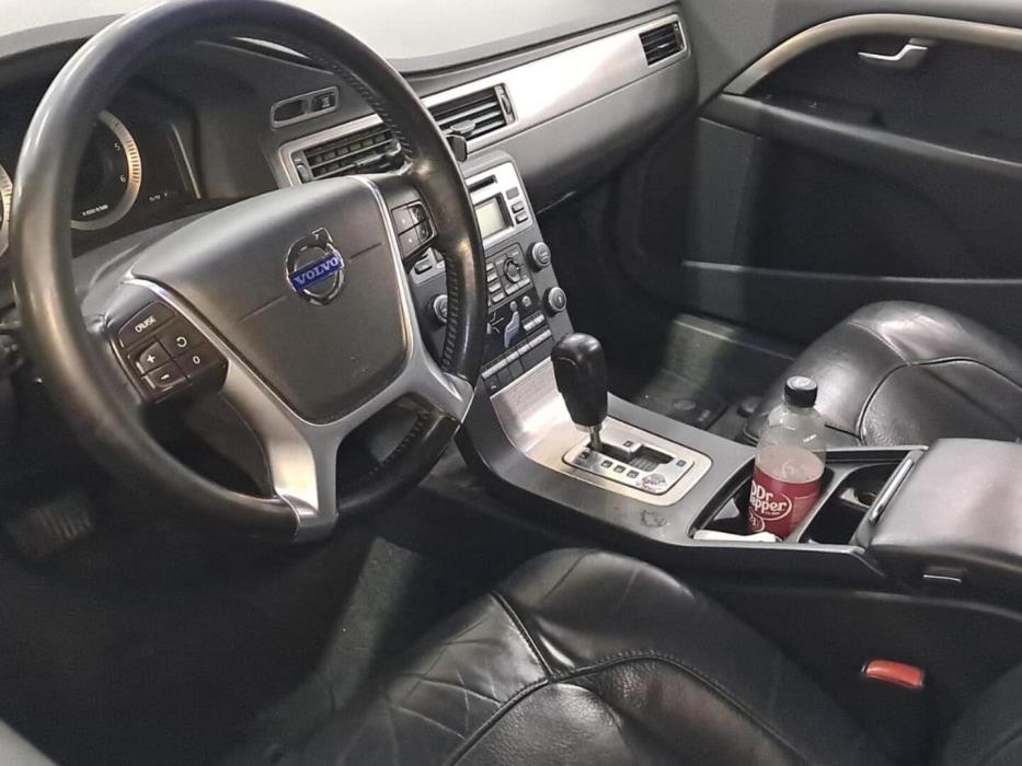 VOLVO V70 2010
