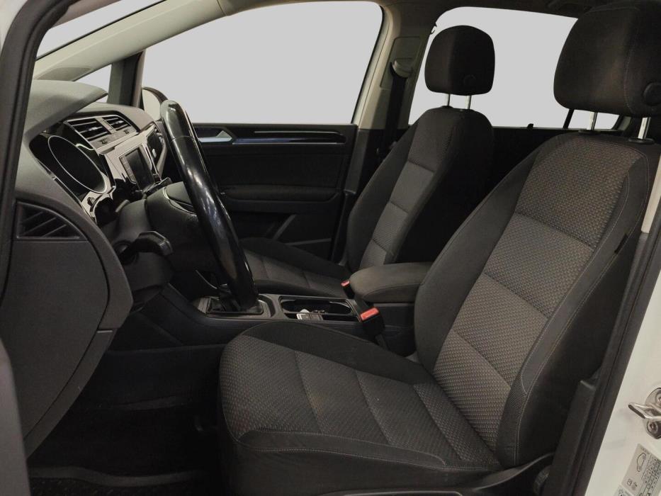 VOLKSWAGEN Touran 2017