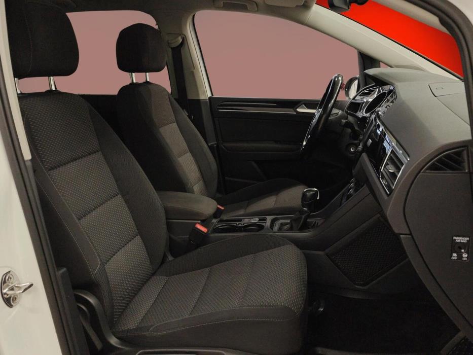VOLKSWAGEN Touran 2017