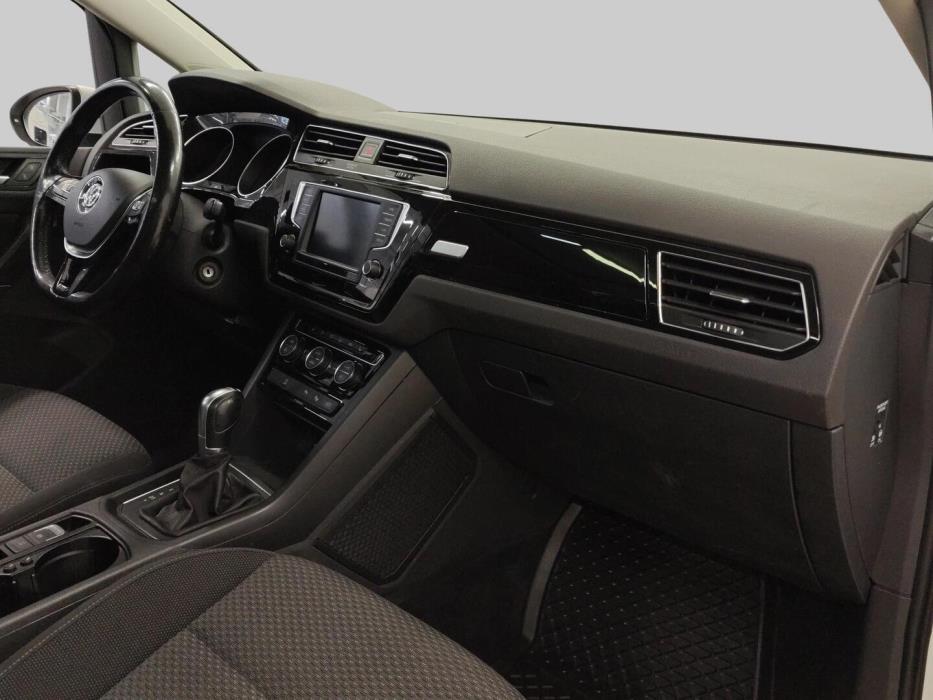 VOLKSWAGEN Touran 2017