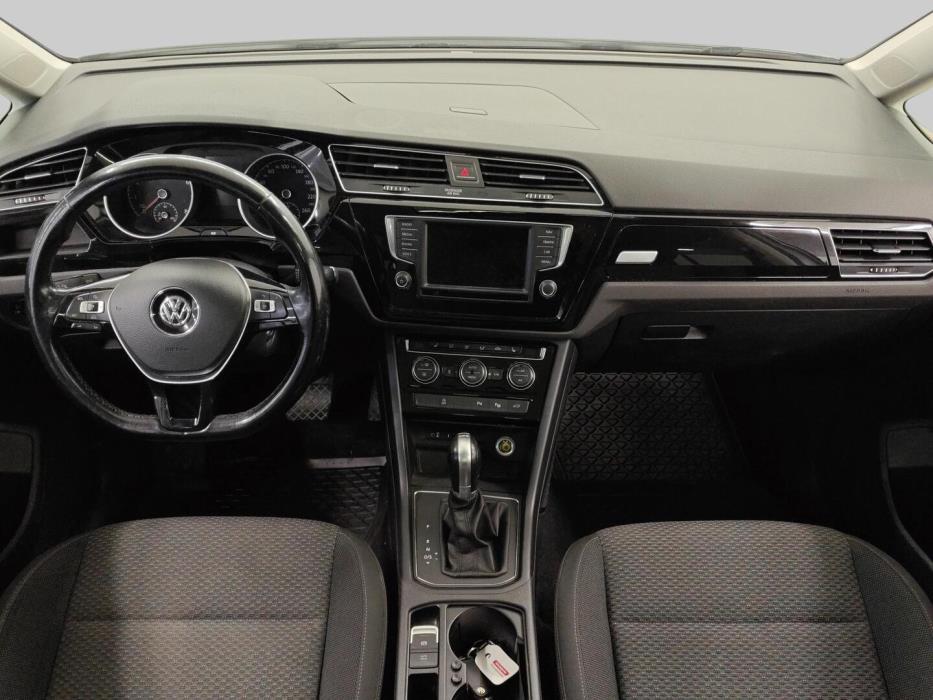 VOLKSWAGEN Touran 2017