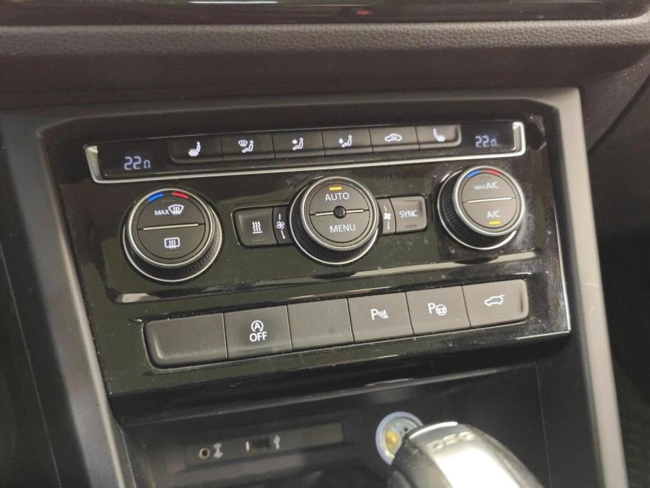 VOLKSWAGEN Touran 2017