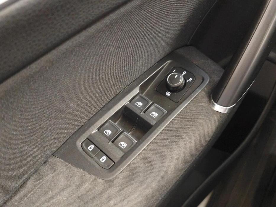 VOLKSWAGEN Touran 2017