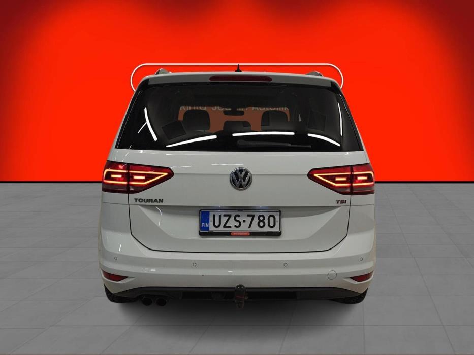 VOLKSWAGEN Touran 2017