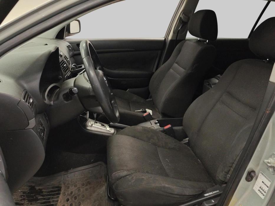 TOYOTA Avensis 2004