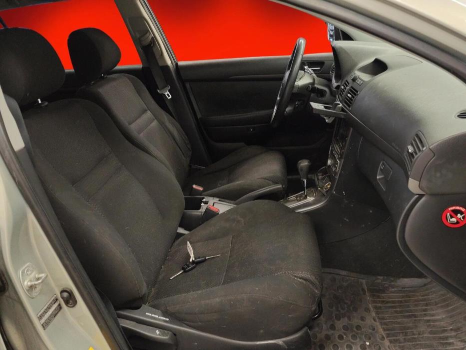 TOYOTA Avensis 2004