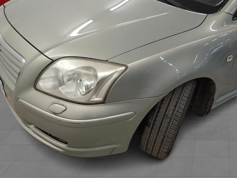 TOYOTA Avensis 2004