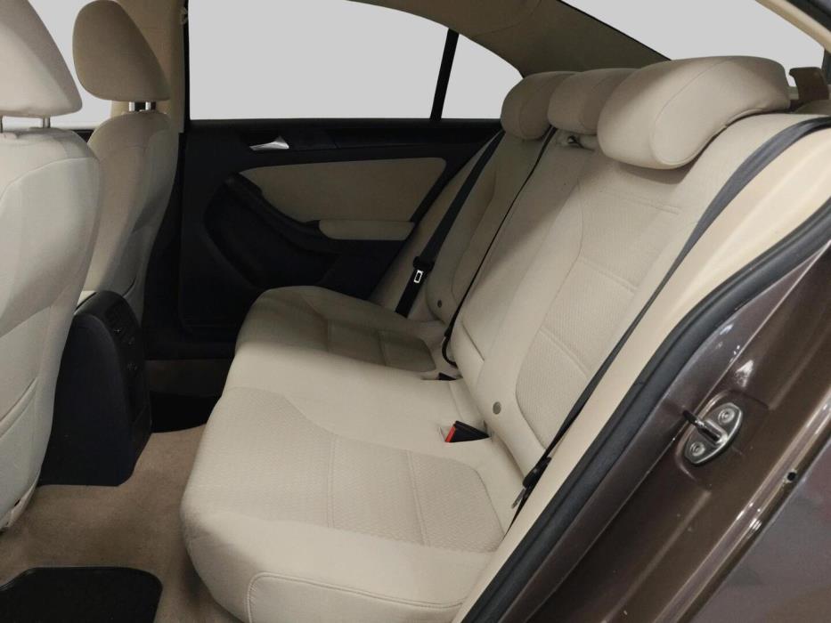 VOLKSWAGEN Jetta 2011