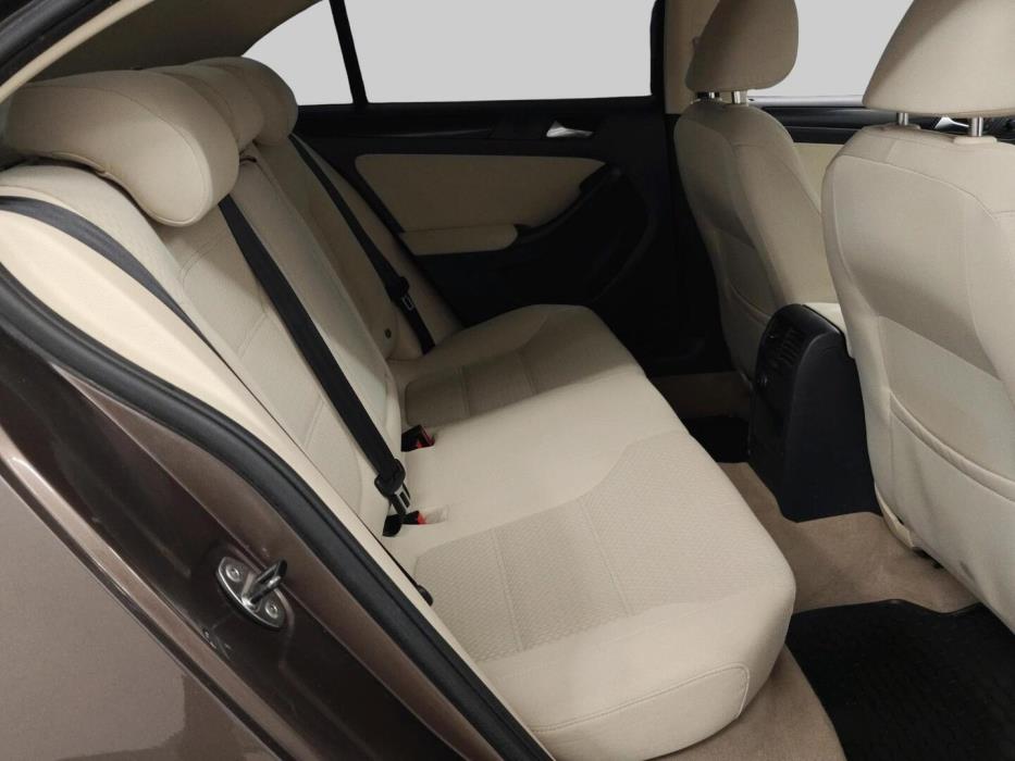 VOLKSWAGEN Jetta 2011