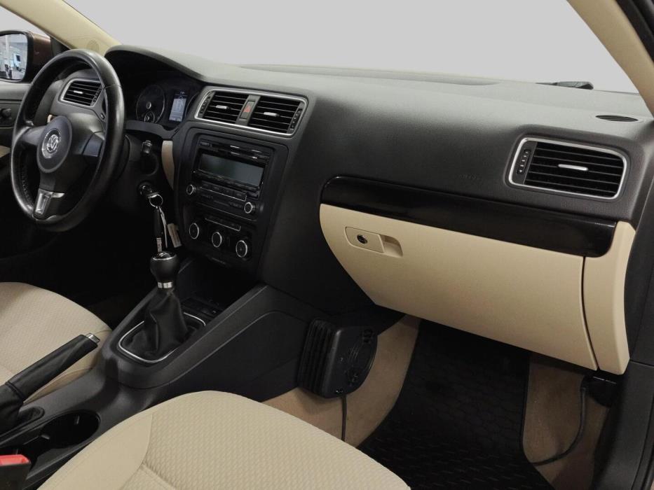 VOLKSWAGEN Jetta 2011