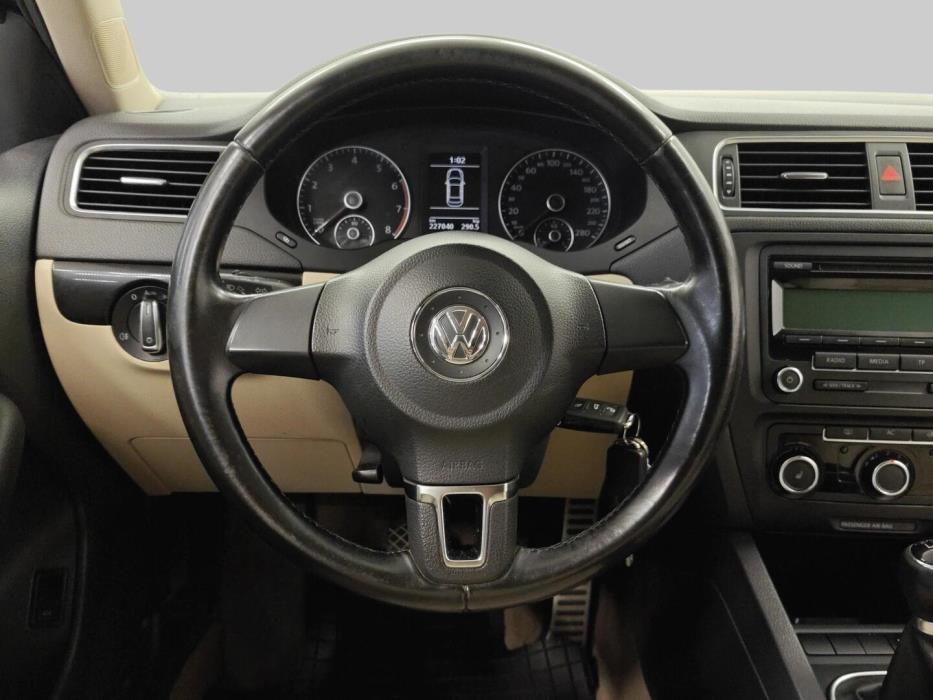 VOLKSWAGEN Jetta 2011