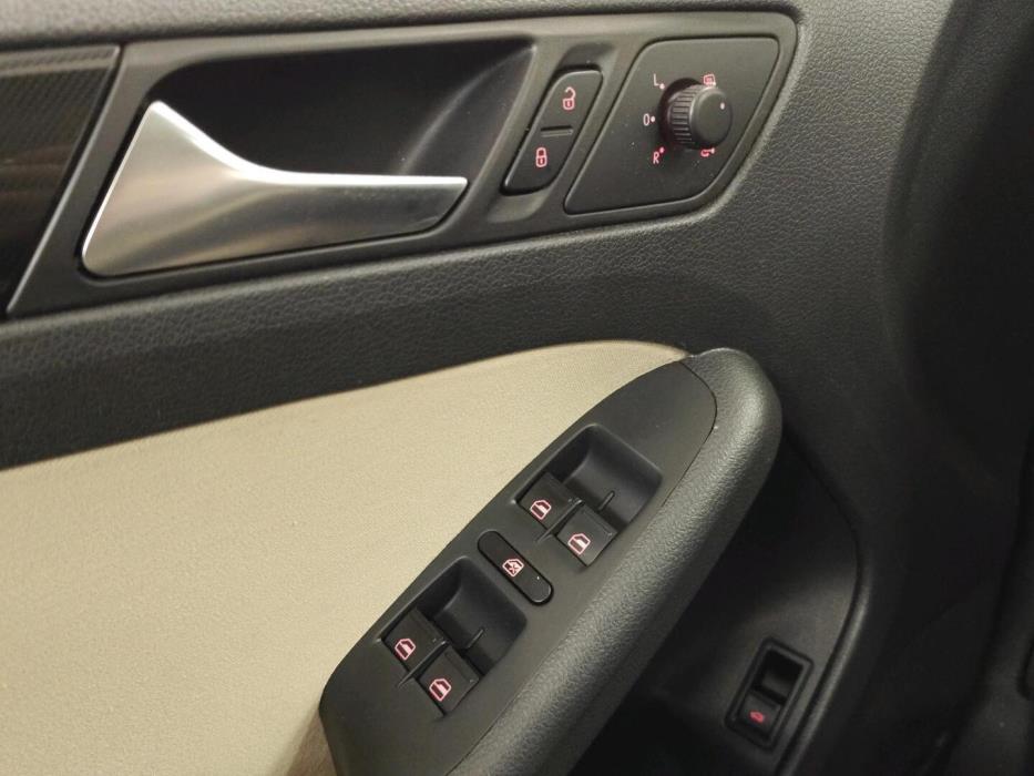 VOLKSWAGEN Jetta 2011