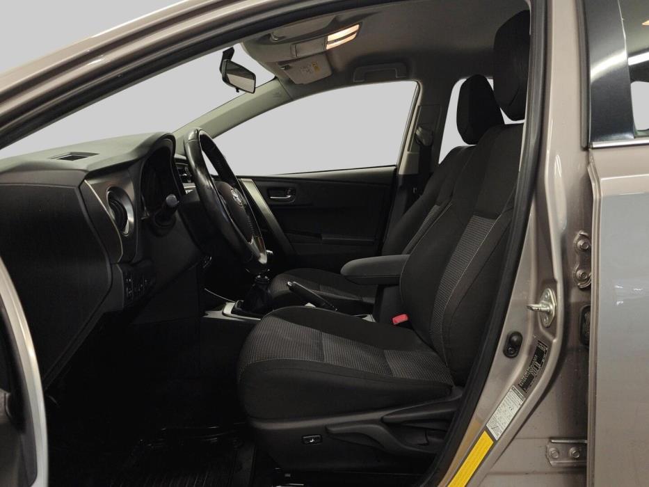 TOYOTA Auris 2012