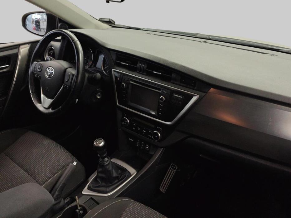 TOYOTA Auris 2012