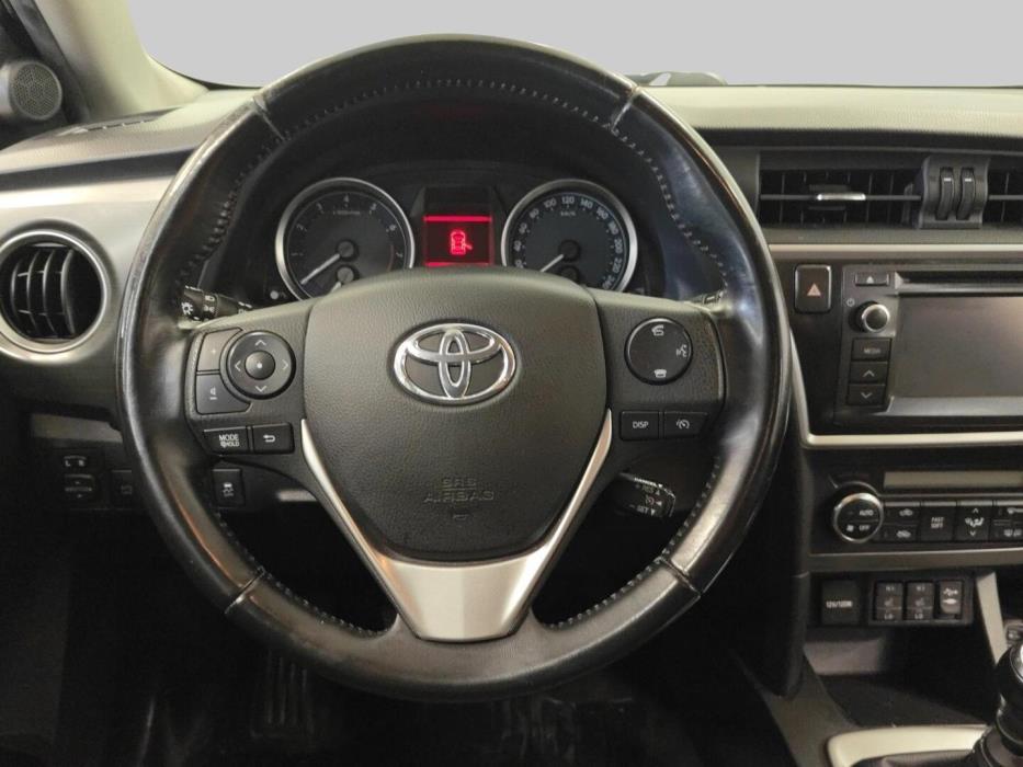 TOYOTA Auris 2012