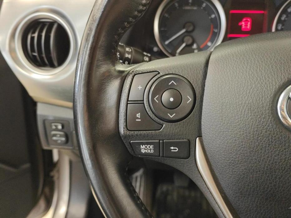 TOYOTA Auris 2012