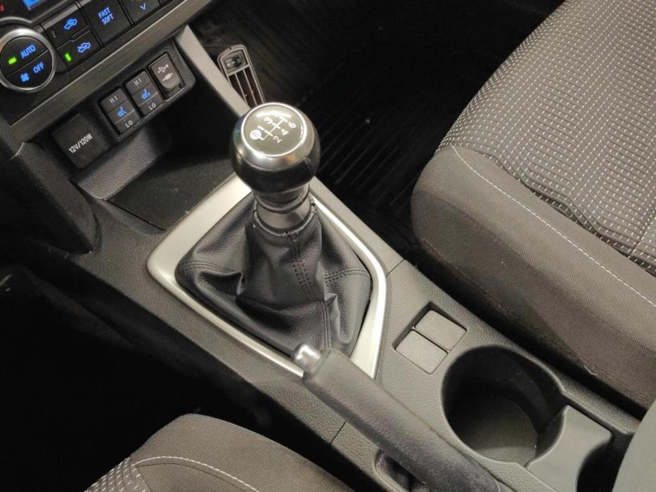TOYOTA Auris 2012