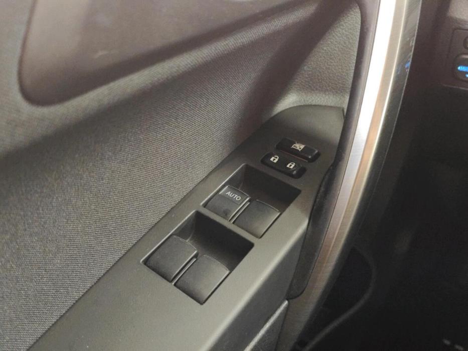 TOYOTA Auris 2012