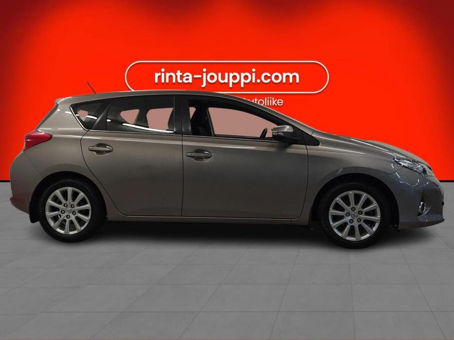 TOYOTA Auris 2012