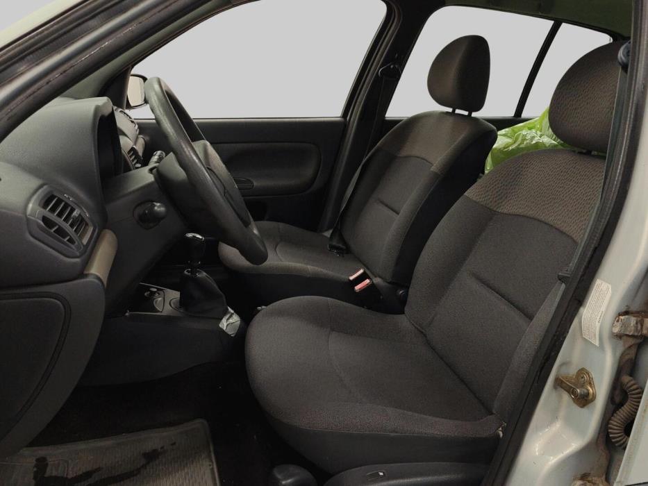 RENAULT Clio 2005