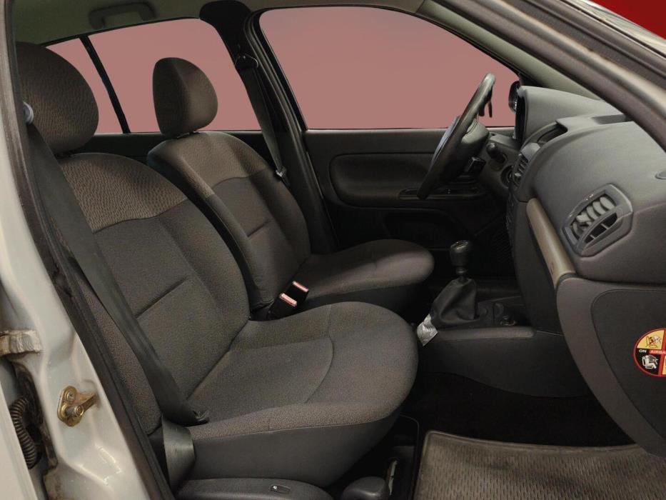 RENAULT Clio 2005