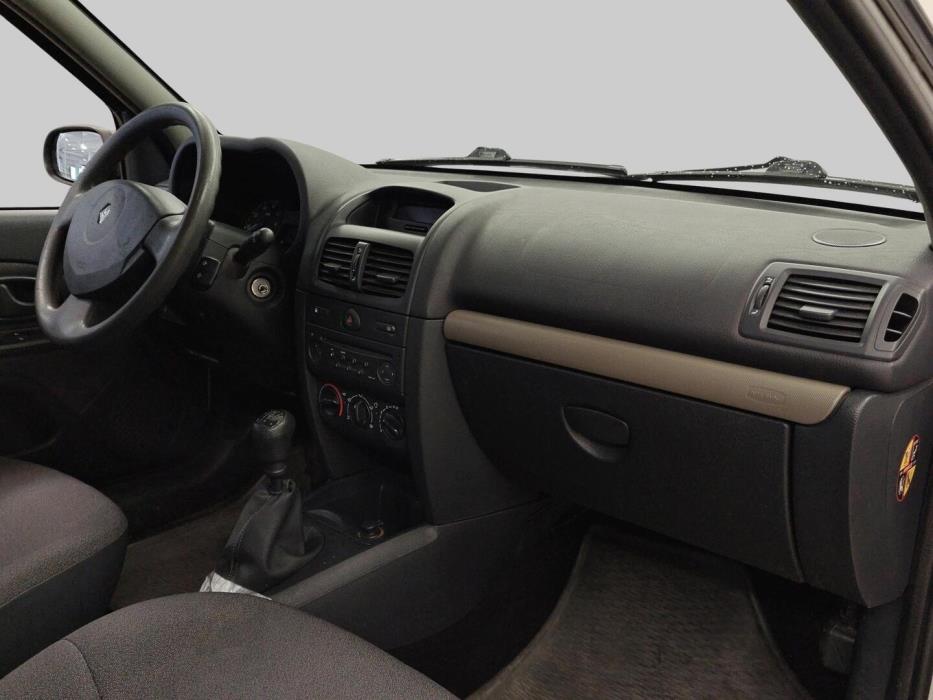 RENAULT Clio 2005